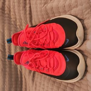 Nike boys sneakers Size 5.5 Y / big boy